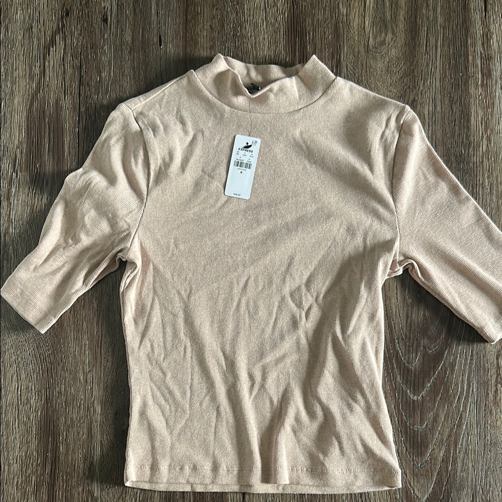 🆕 NWT Express cropped mock neck half sleeve